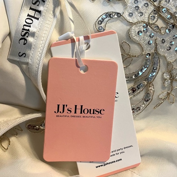 Dress - Picture 3 of 4